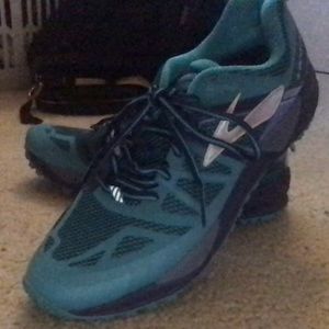 Women's Brooks Cascadia Size 10.5 Teal/ Navy blue